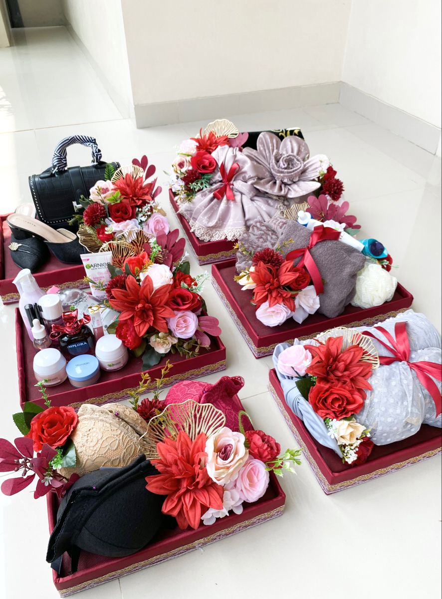 عکس تزیین هدیه شب یلدا برای عروس