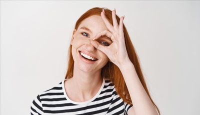 آیا سرم دور چشم می‌تواند تیرگی و چین‌وچروک را از بین ببرد؟