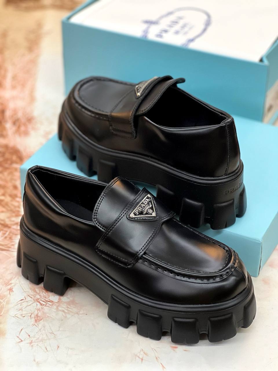 چرا انتخاب مدل کفش پاییزی اهمیت دارد؟